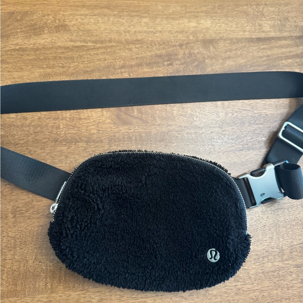 Lululemon Black Sherpa Belt Bag